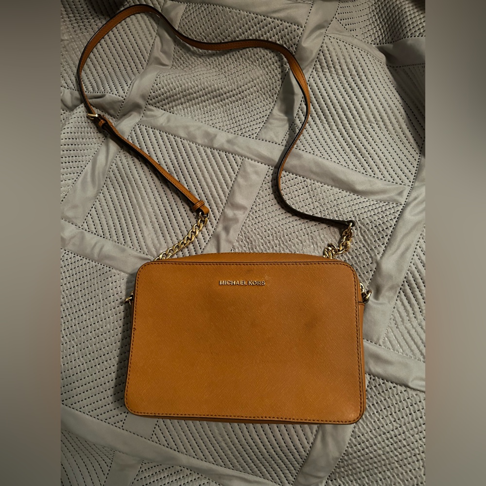 Micheal Kors Jet Set Crossbody Purse